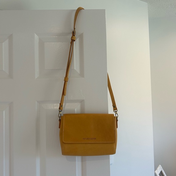 Portland leather metro crossbody - Picture 2 of 4